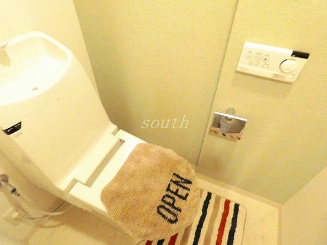 トイレ　ウォシュレット付きのトイレ