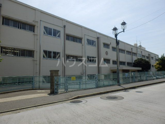 小学校　横浜市立富岡小学校（小学校）まで668m