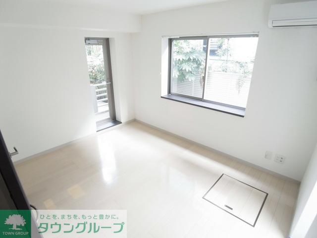 居室・リビング　★角部屋の３面採光で風通しも良好です★