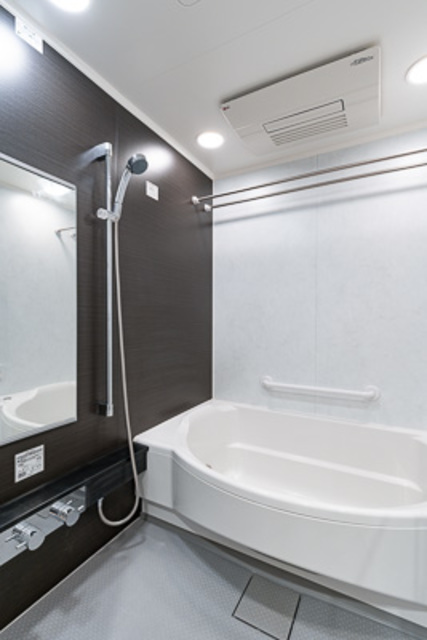 バス・シャワールーム　※写真は同タイプ住戸です。