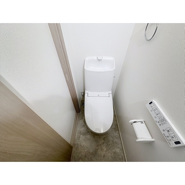 トイレ　快適なシャワートイレです