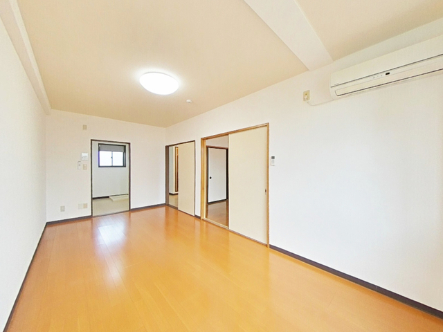 居室・リビング　洋室９帖※同タイプ参考写真