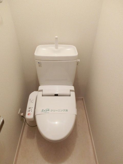 トイレ　☆温水洗浄機能付便座☆