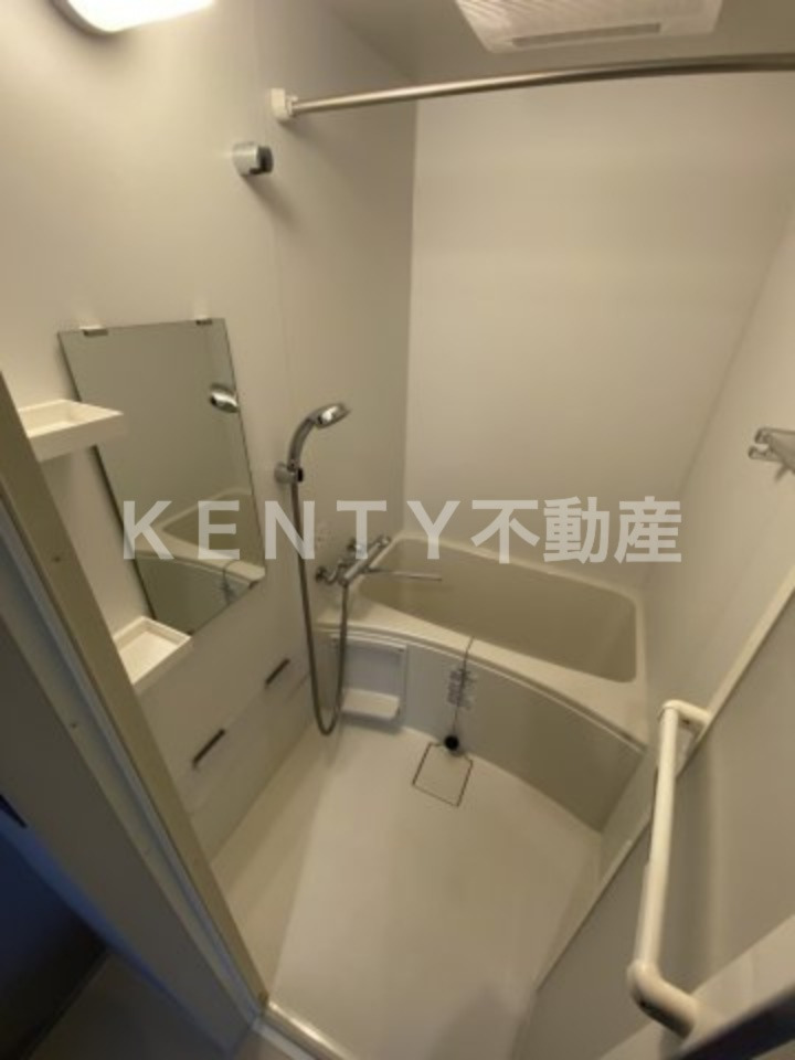 バス・シャワールーム　コンパクトで使いやすいお風呂です