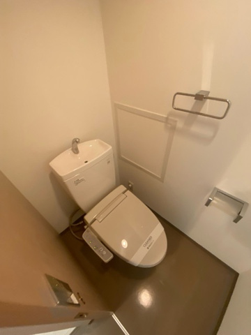 トイレ　温水洗浄便座機能付き☆