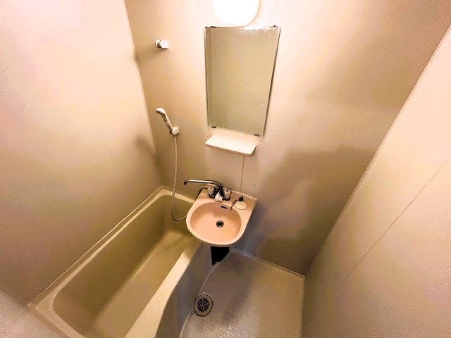 バス・シャワールーム　※他号室の写真です。