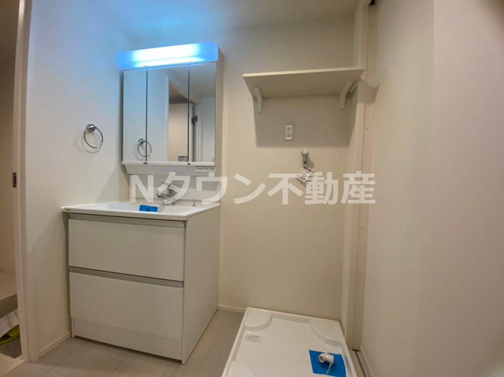 洗面設備　独立洗面台あり、毎朝おしゃれに忙しい女性の方におすすめです