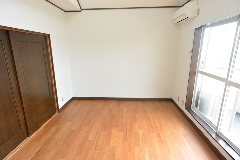 居室・リビング　フローリング仕上げ