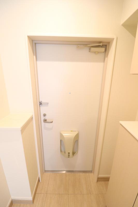 玄関　玄関　シューズボックス付き