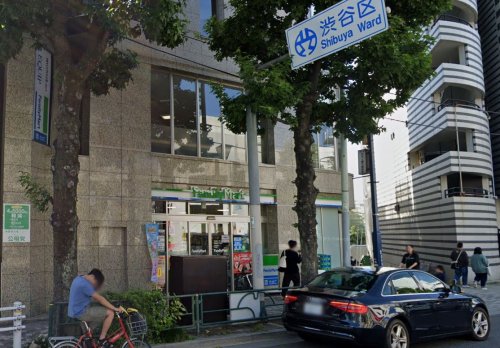 コンビニ　ファミリーマート神宮前３（コンビニ）まで627m