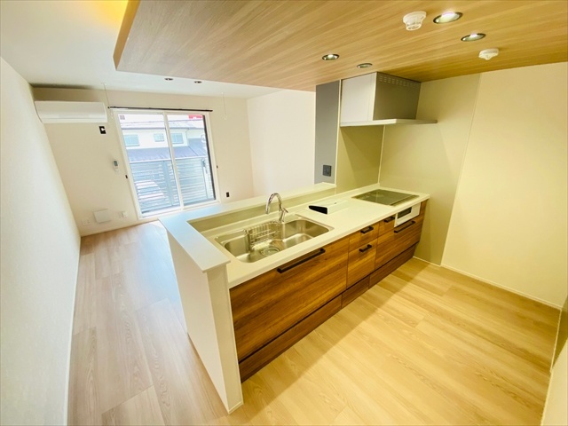 キッチン　同一建物内２０２号室内装写真転載