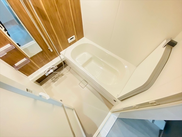 バス・シャワールーム　同一建物内２０２号室内装写真転載