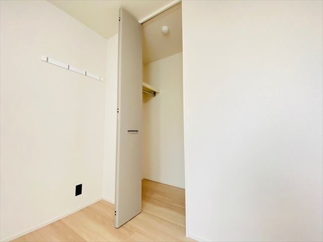 収納　同一建物内２０２号室内装写真転載