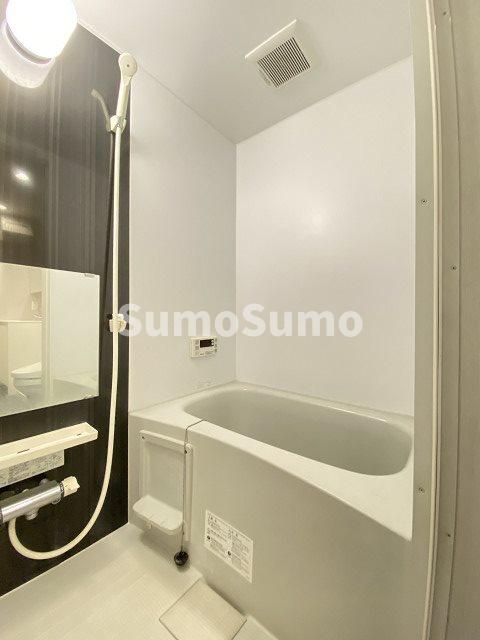 バス・シャワールーム　落ち着いた空間のお風呂です