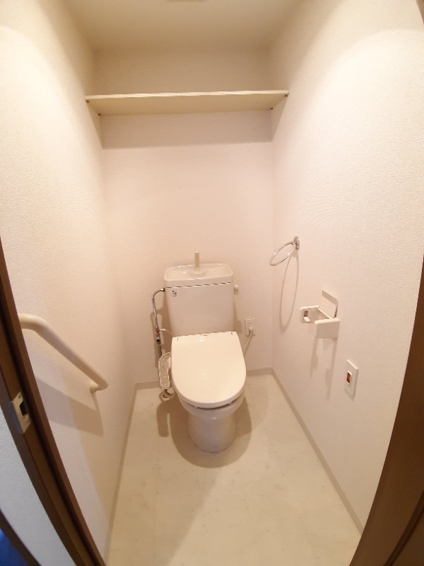 トイレ　※別のお部屋のお写真です