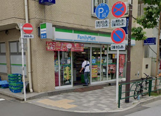 コンビニ　ファミリーマート（コンビニ）まで134m