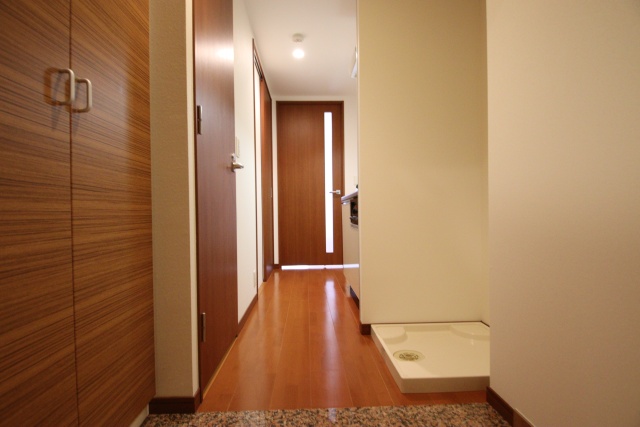 玄関　※別室の参考写真の為、現況優先です。