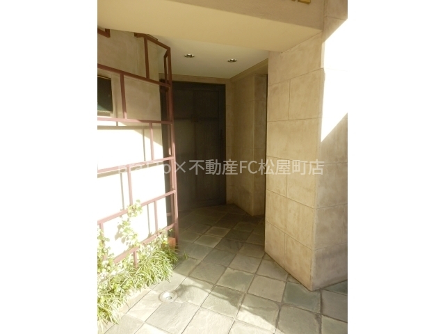 エントランス　マンション共用部分