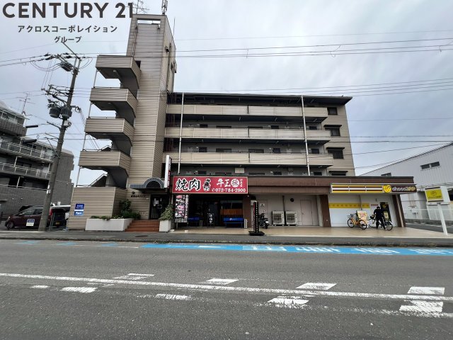 建物外観　敷地内に駐車場あります！