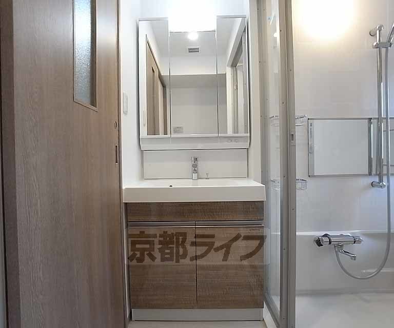 洗面設備　便利なシャンプードレッサー。