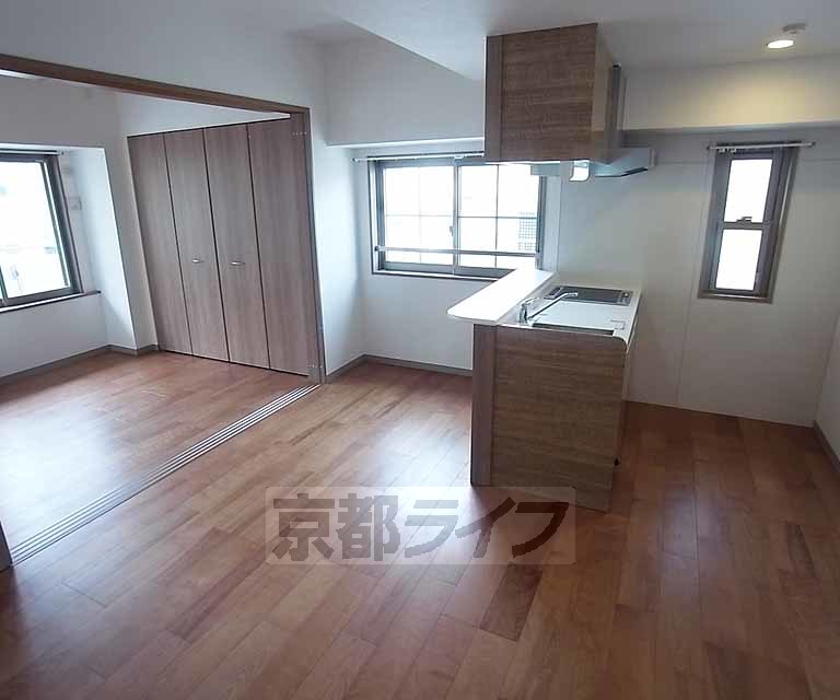 居室・リビング　明るい室内。