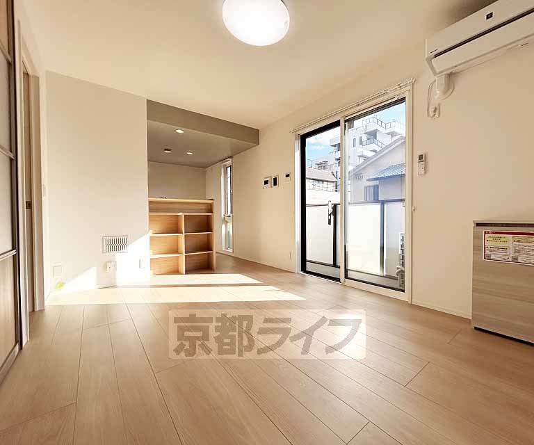 居室・リビング　落ち着いた雰囲気のお部屋です