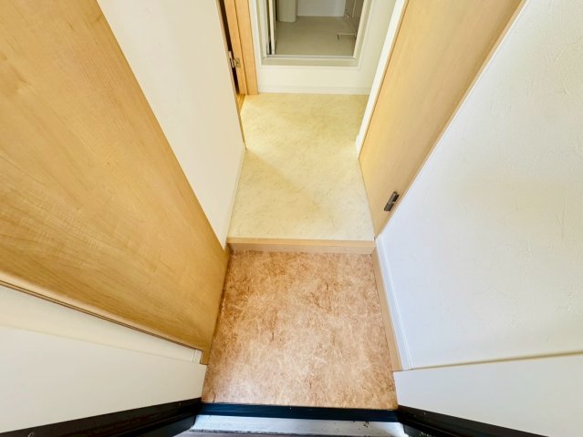 エントランス　玄関入ってすぐになります！（退去前の為別部屋の写真を使用して