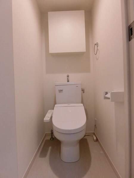 トイレ　温水洗浄便座付きです。