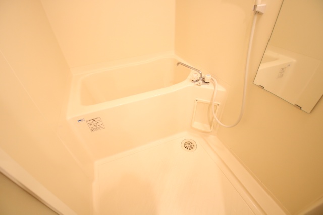 バス・シャワールーム　※別室の参考写真になります・色味等は現況優先です。