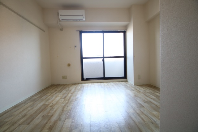 居室・リビング　※別室の参考写真になります・色味等は現況優先です。