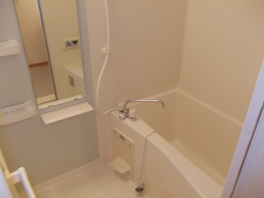 バス・シャワールーム　浴室乾燥機付きで便利です！