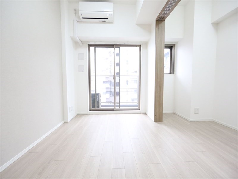 バルコニー　ＬＤＫ8.1帖　洋室3.7帖　エアコン完備　バルコニー