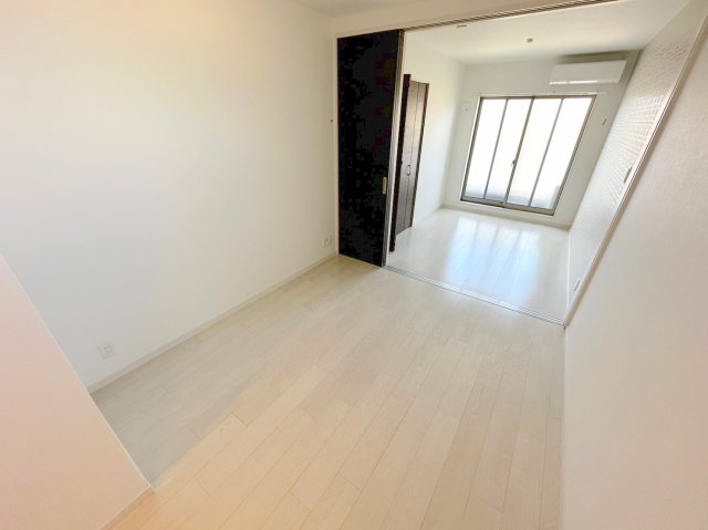 居室・リビング　明るく広々としたリビングです。