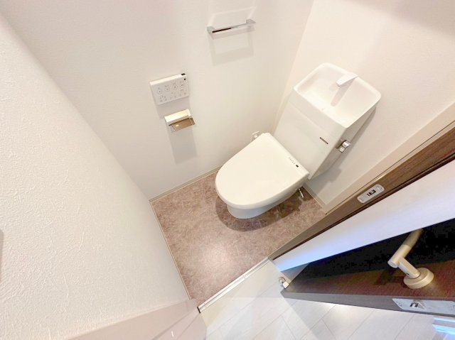 トイレ　綺麗なトイレにはウォシュレット標準装備です。