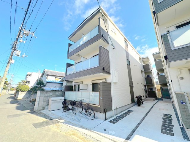 建物外観　オシャレな外観。この周辺では飛びぬけて目立っています。