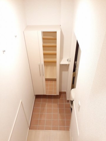 玄関　収納もある玄関です