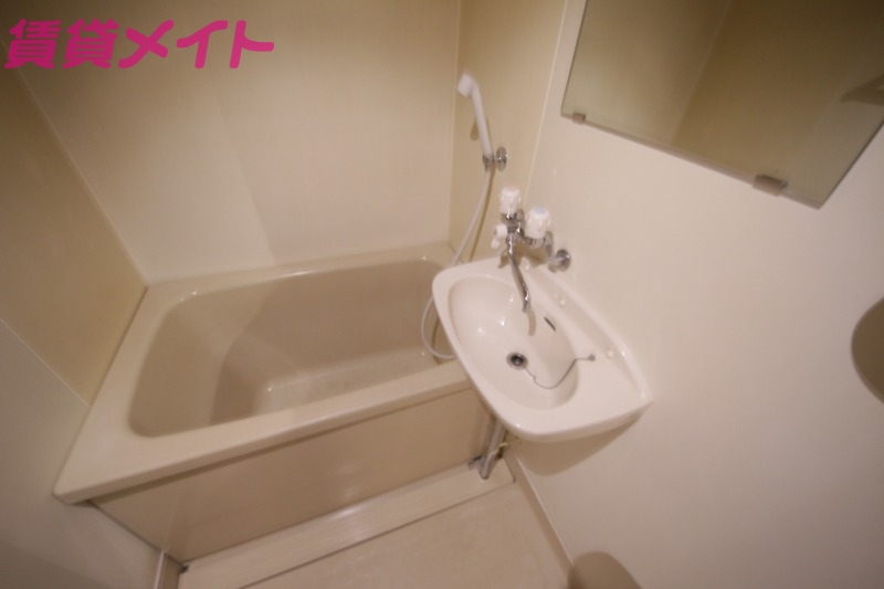 バス・シャワールーム　同タイプ部屋写真です。