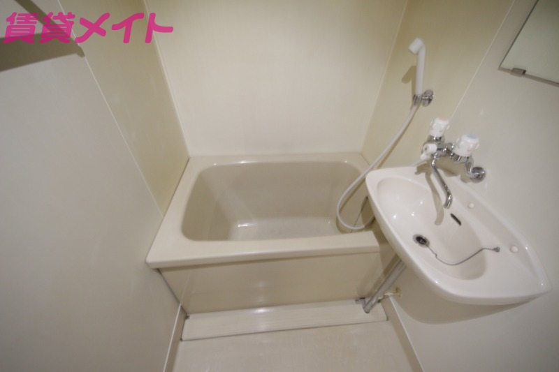 洗面設備　同タイプ部屋写真です。