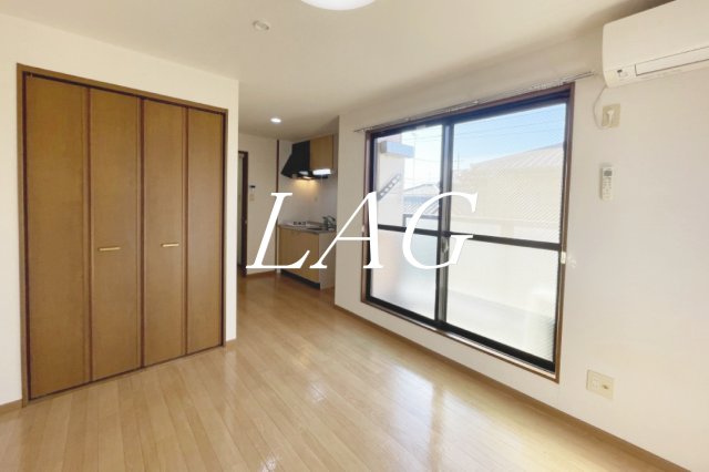 居室・リビング　洋室のお部屋です。（同仕様です。）