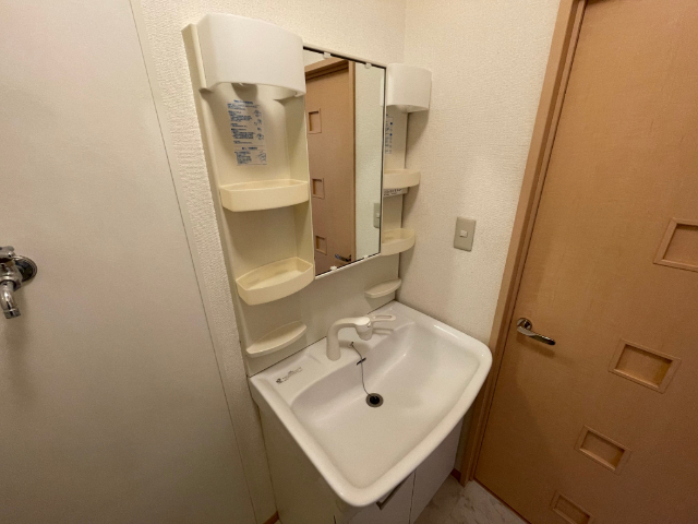 洗面設備　シンクの大きな独立洗面台