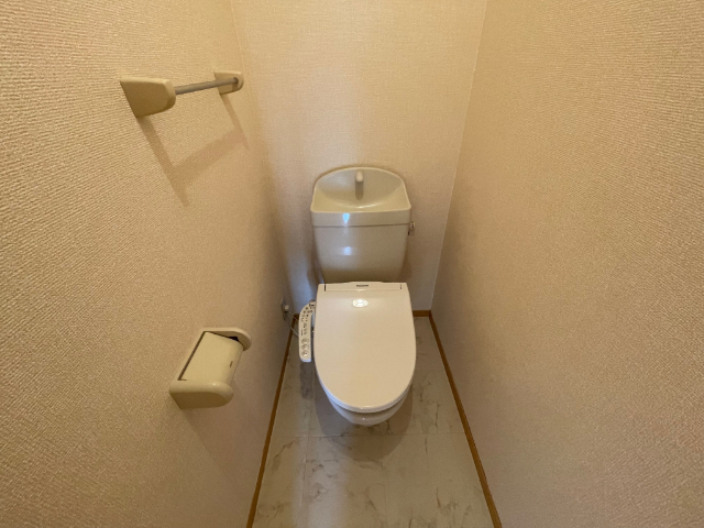 トイレ　温水洗浄便座