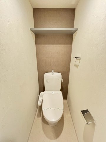 トイレ　1004号室のモデルルームのお写真となります。ご参考までにご