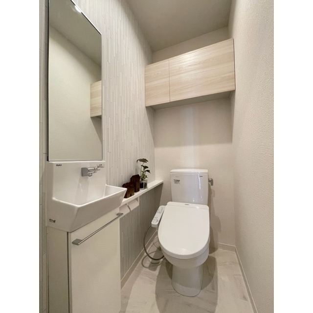 トイレ　手洗いカウンターを採用しました