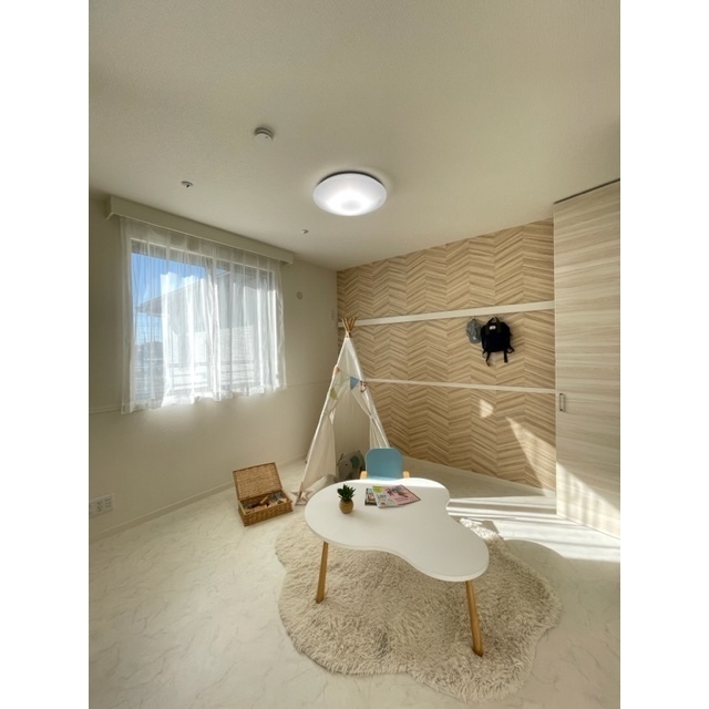 その他部屋・スペース　リビング横の洋室はホビースペースにも向い