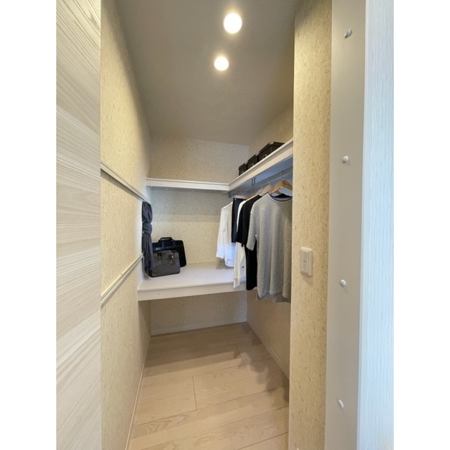 収納　収納量が豊富なウォークインクローゼット（