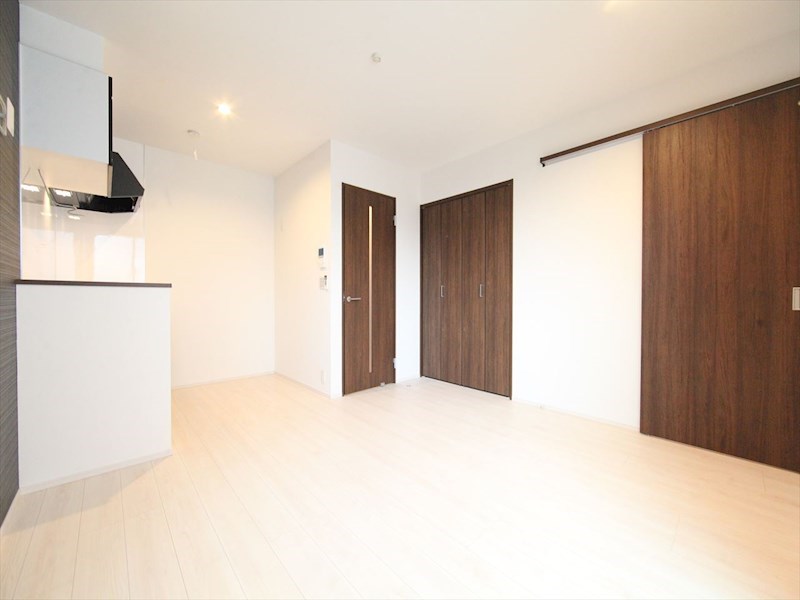 居室・リビング　洋室8.9帖　収納充実　エアコン完備　イメージ写真