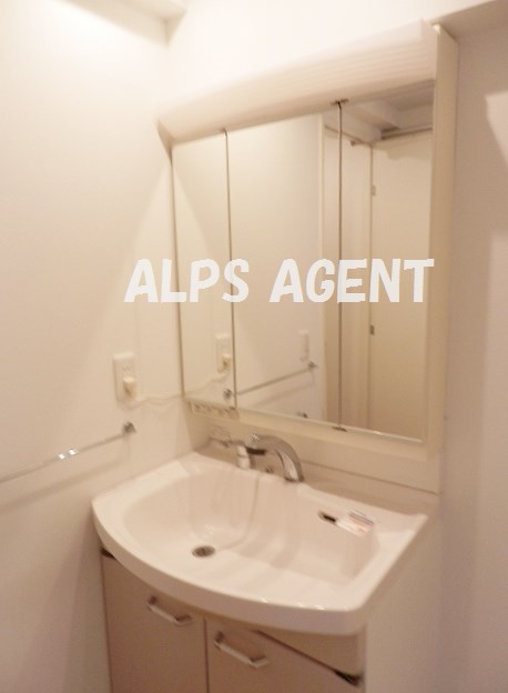 洗面設備　朝の身支度に便利な洗面台