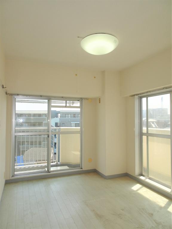 その他部屋・スペース　洋室6畳　明るい2面採光の角部屋でｓ☆