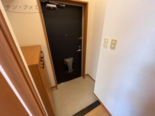 玄関　同一物件別部屋写真