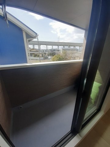 バルコニー　暖かな日差しのふりそそぐバルコニー